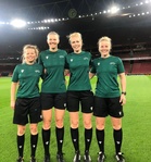 Tonja Weckström (vas.) Lontoossa 26.10.2022. Kuvassa myös Minka Vekkeli (2. vas.), Lina Lehtovaara (2. oik.) ja Heini Hyvönen (oik.). Kuva: Heini Hyvösen kotialbumi.